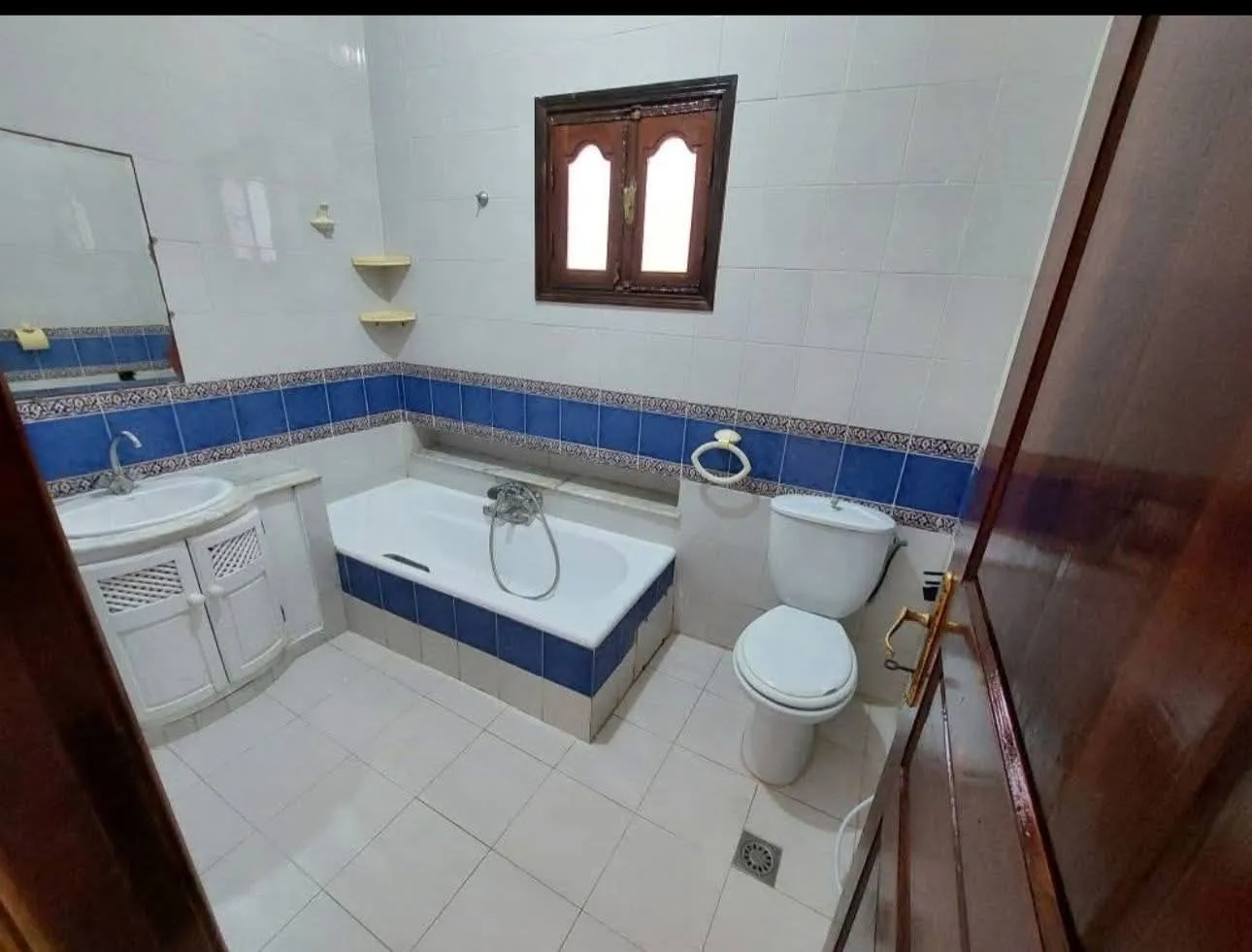 un spacieux rdc d'une villa s+3 a louer situé a Cité Ghazela