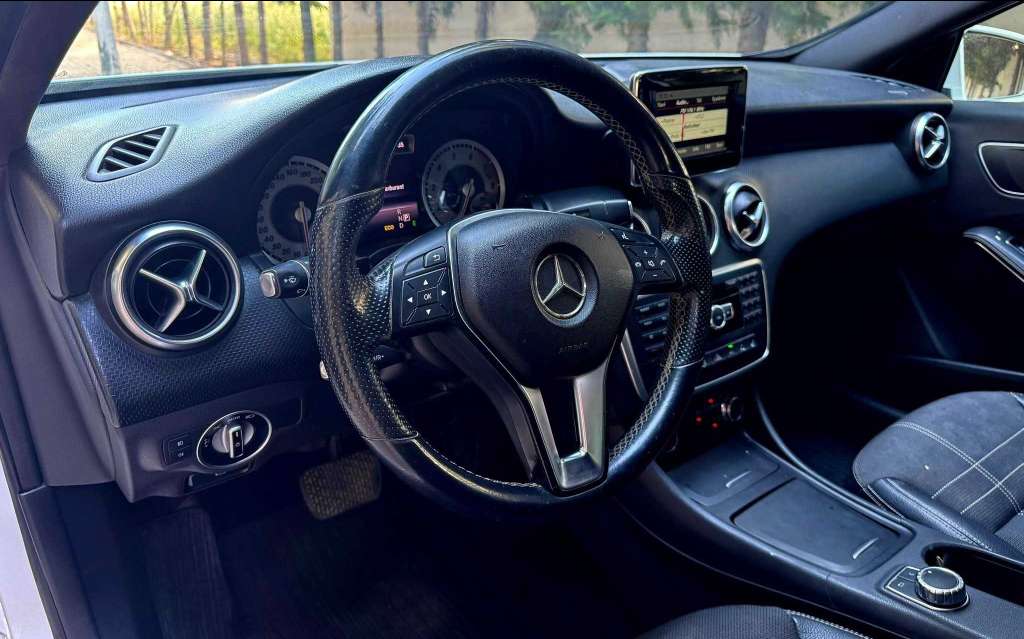đ Mercedes A180 urban boĂźte automatiqueđ
đ on accepte l Ă©change des voitures