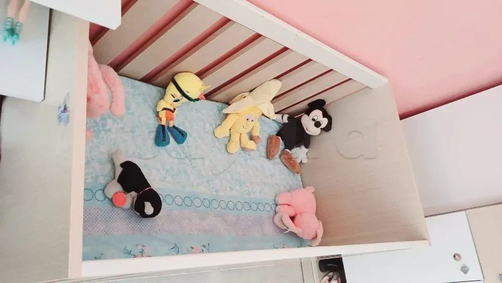 lit bébé en très bon état