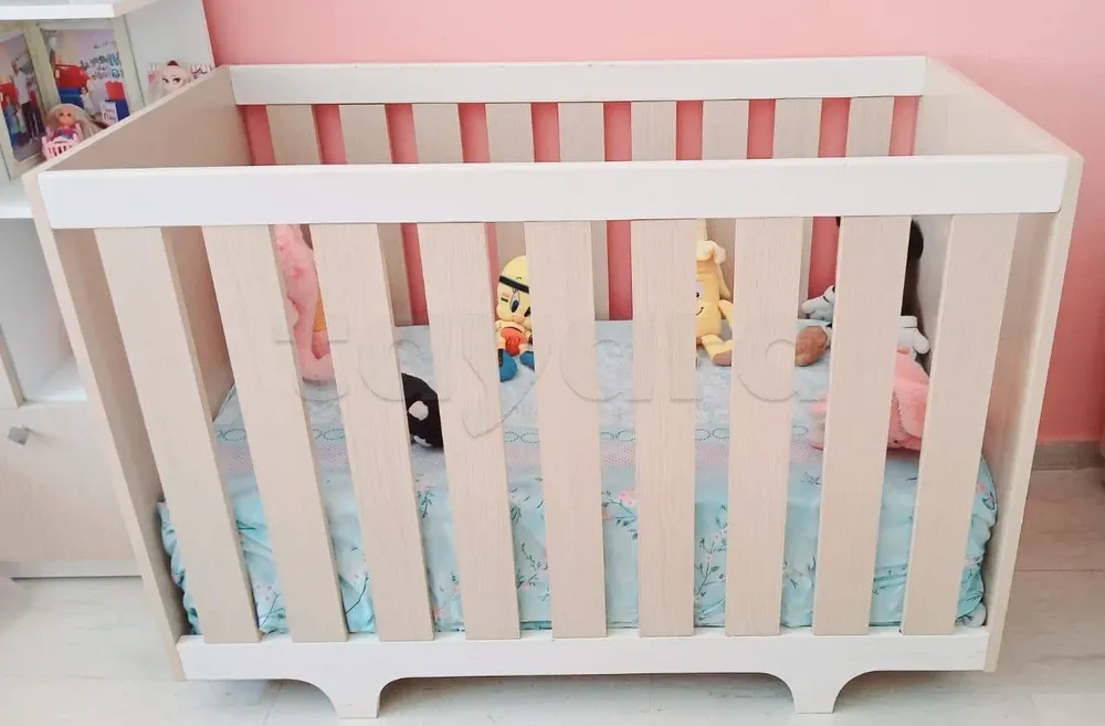 lit bébé en très bon état