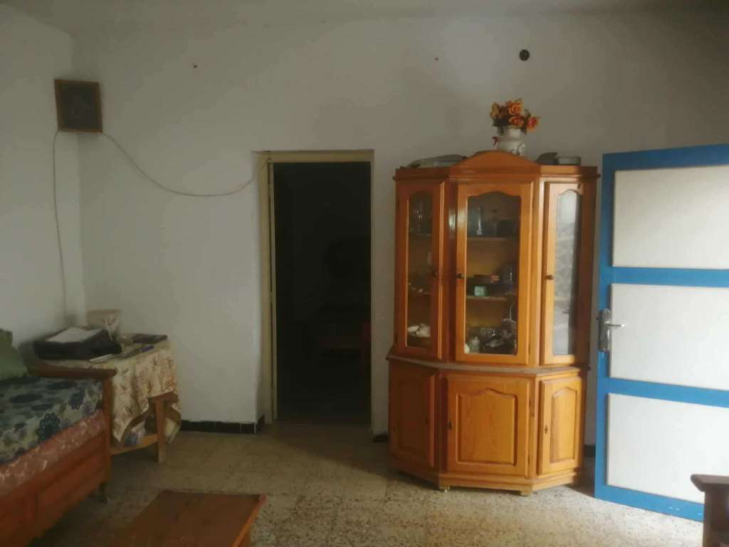A vendre une maison cise à inb khaldoun à 15 min de bab saadoun
