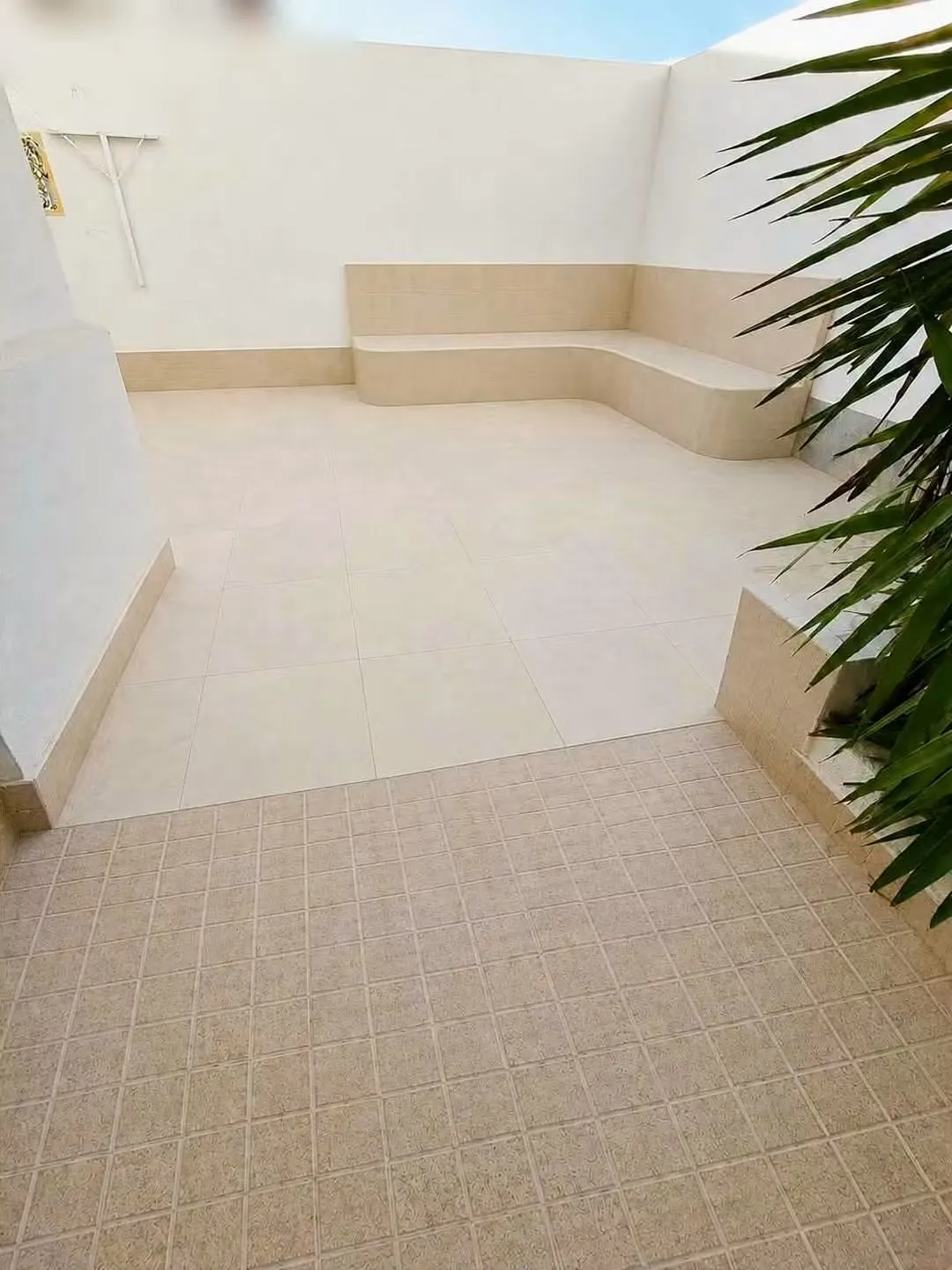 ENNASR 2 à louer RDC de Villa avec terrasse et jardin 
