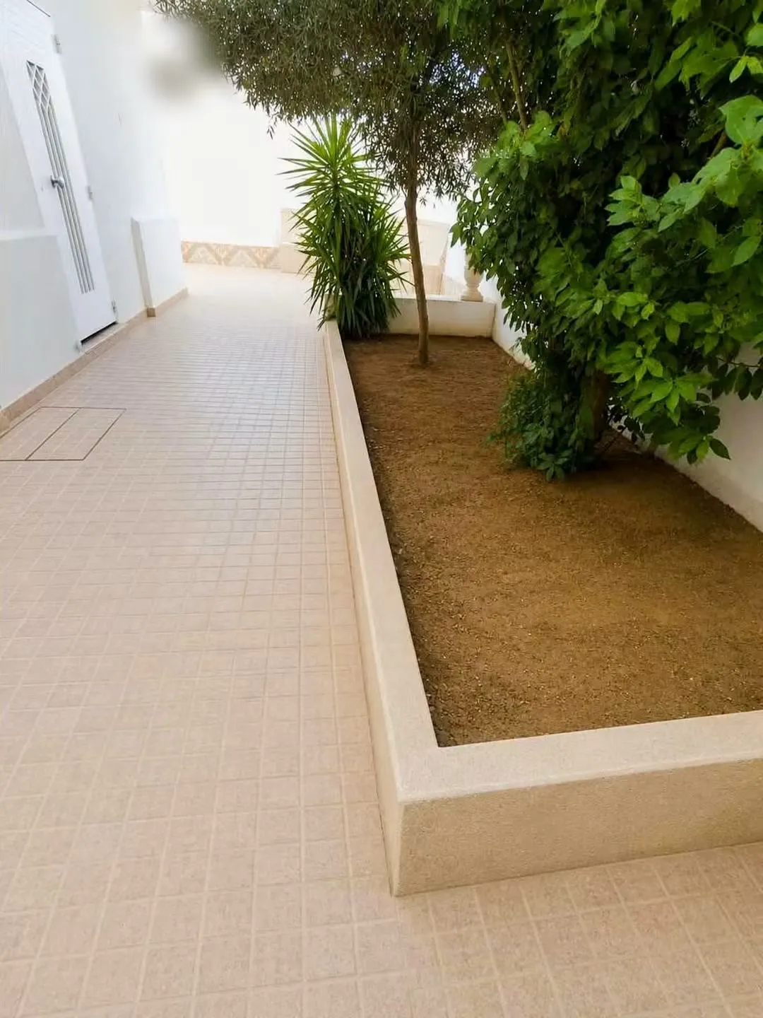 ENNASR 2 à louer RDC de Villa avec terrasse et jardin 