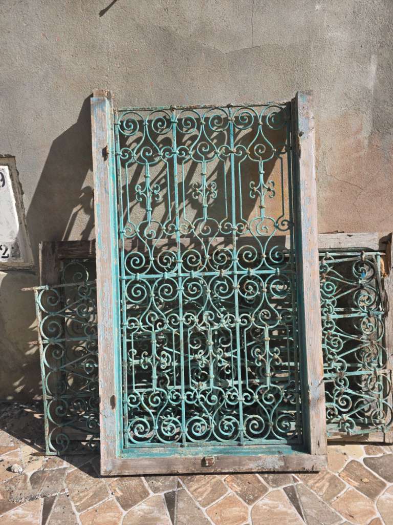 Trois fenêtres ancien décoratif