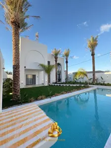 A Vendre Villa S+5 Haut Standing Avec Piscine à Besbessia, Hammamet Sud