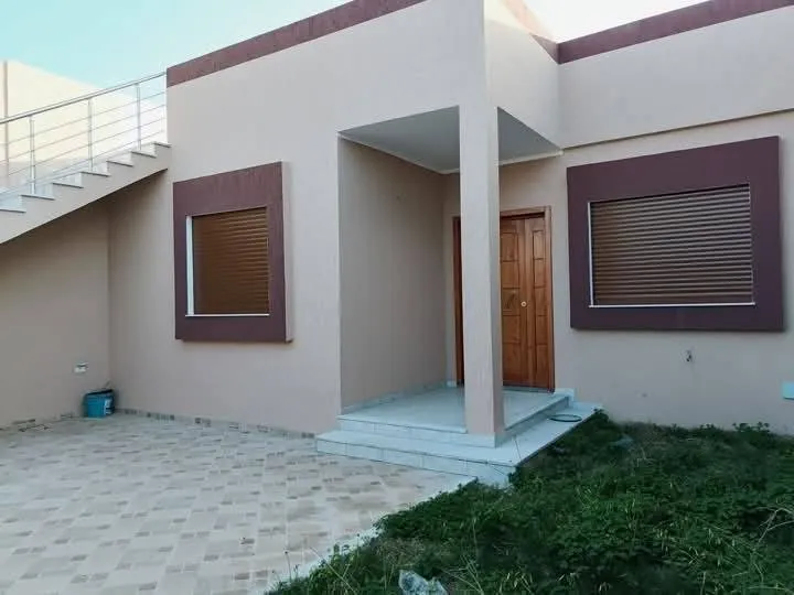 A vendre Une maison nouvellement construit située a la plage el haouaria