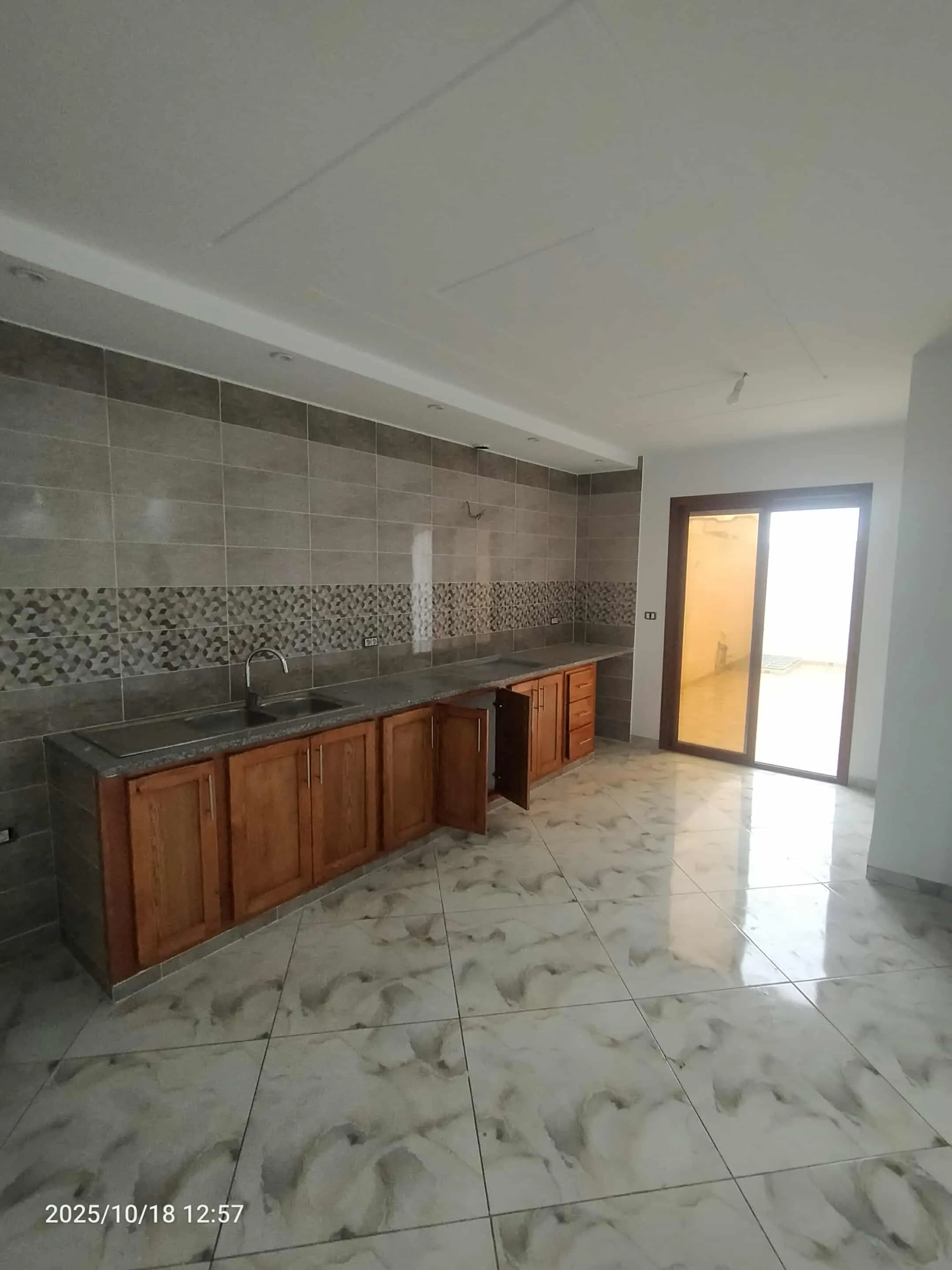 A vendre Une maison nouvellement construit située a la plage el haouaria