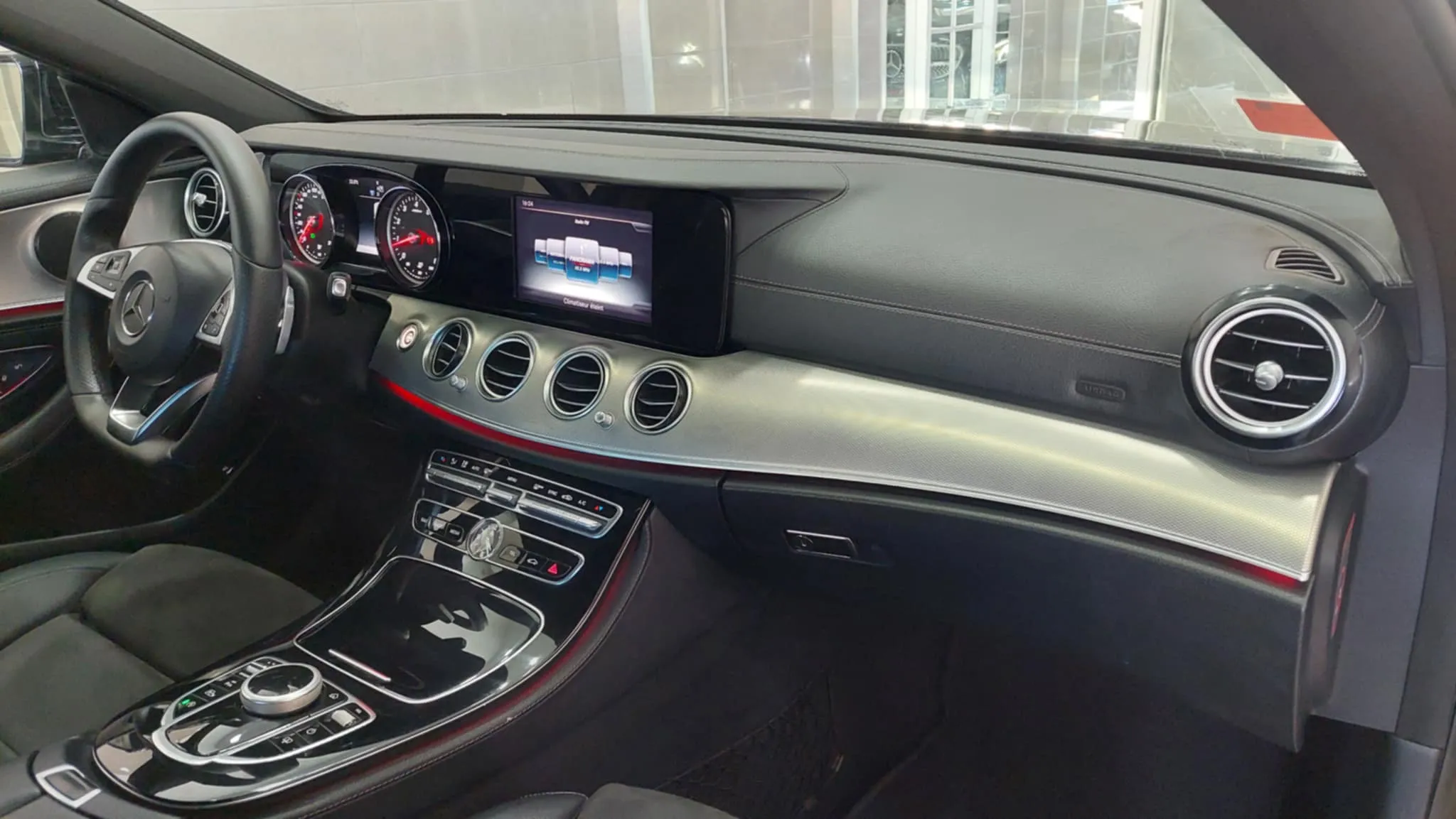 Mercedes-Benz E180 - Tel 98479647