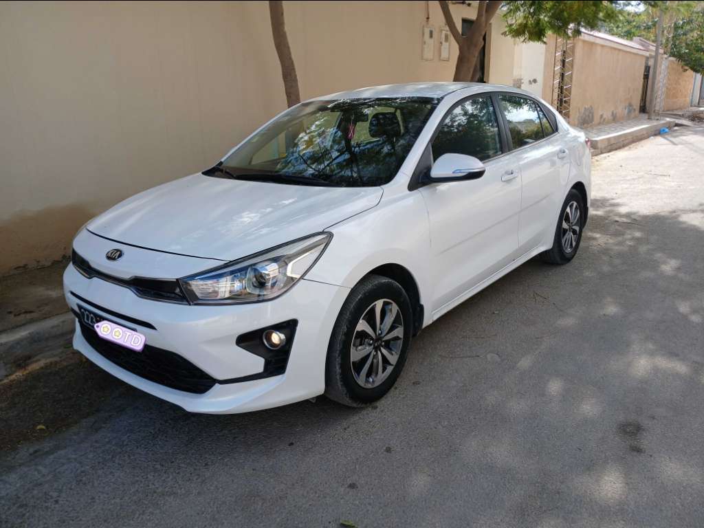 KIA RIO Berline ESSENCE Tel 40884251