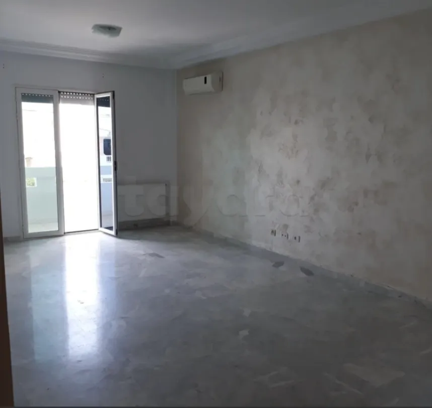 Location S3 vide à Ennasr 1