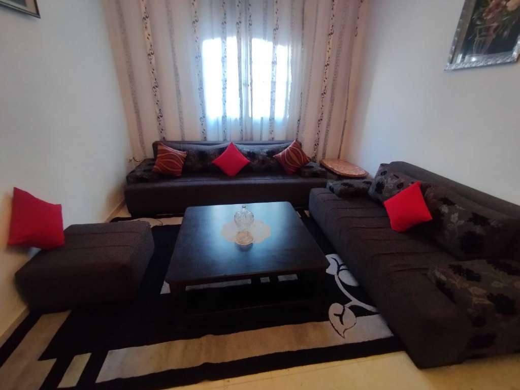 Salon 6 place gris +table noir +tapie +rideau satin gris