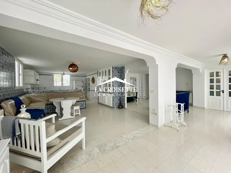 Rez-de-chaussée de villa s3 avec chambre de service et jardin à La Marsa MRCL0270