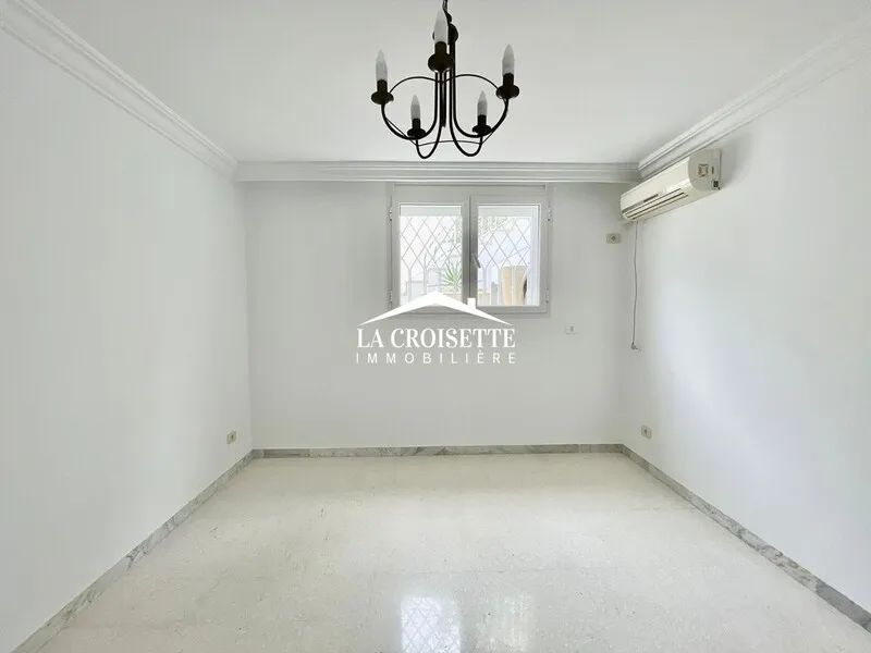 Rez-de-chaussée de villa s3 avec chambre de service et jardin à La Marsa MRCL0270
