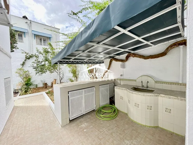 Rez-de-chaussée de villa s3 avec chambre de service et jardin à La Marsa MRCL0270
