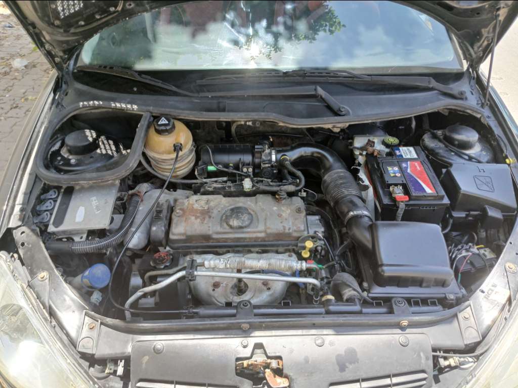 PEUGEOT 206 1er main ESSENCE Tel 24 313 594 