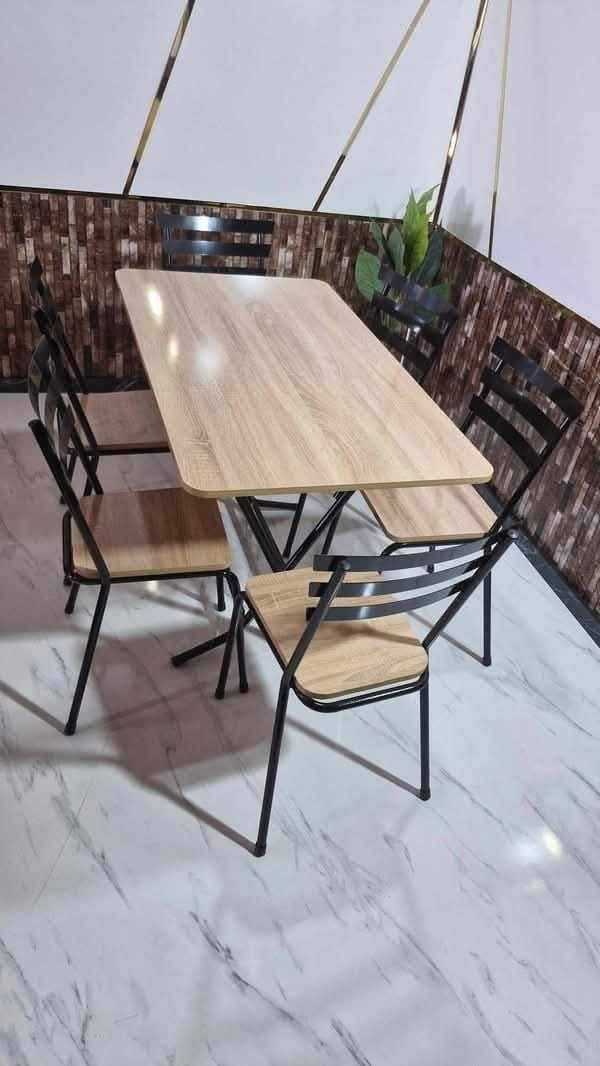 Table pliante avec 6 chaises 