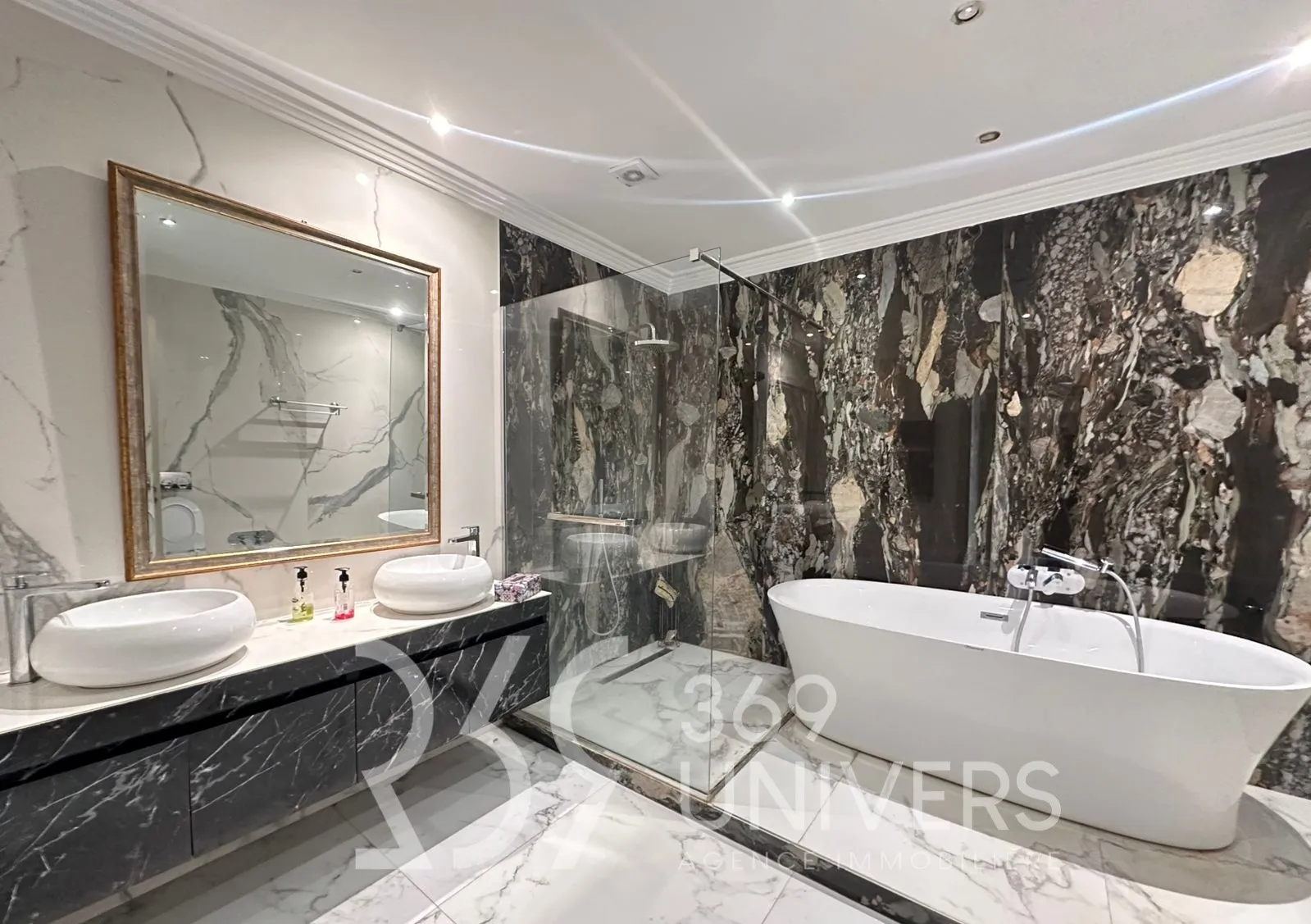 Appartement meublé pied dans l'eau à La Marsa