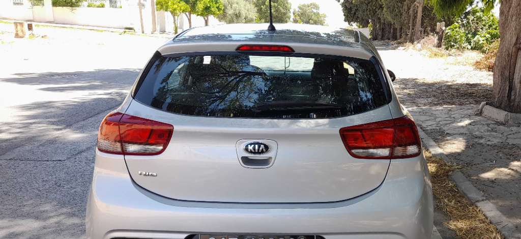 A vendre kia Rio 2020 presque neuf