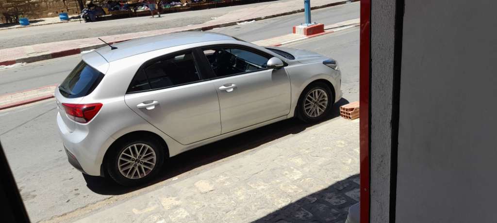A vendre kia Rio 2020 presque neuf