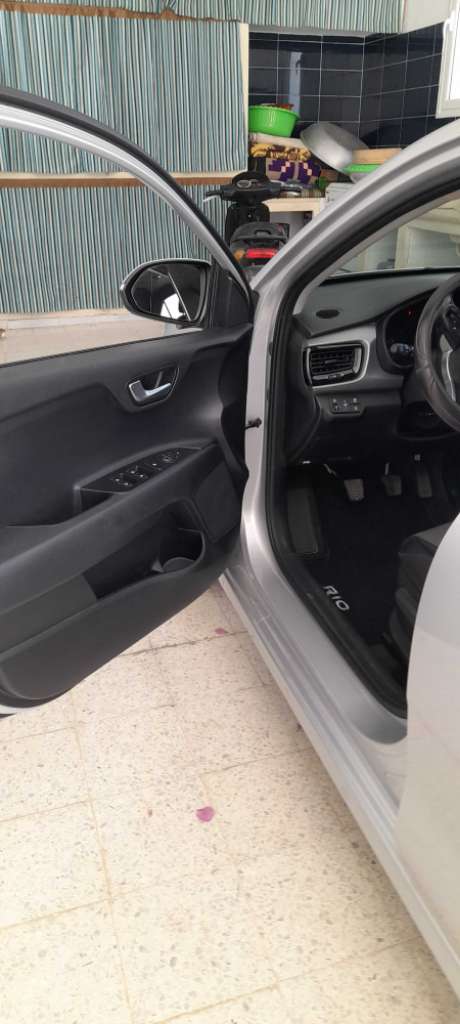 A vendre kia Rio 2020 presque neuf