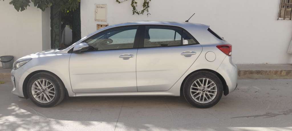 A vendre kia Rio 2020 presque neuf