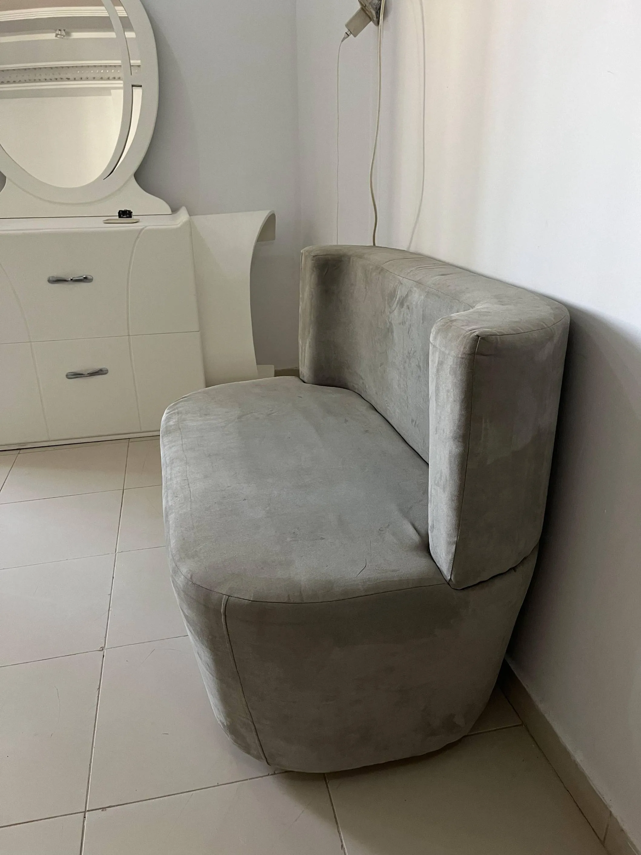 lit/canapé/coiffeuse avec miroir ovale