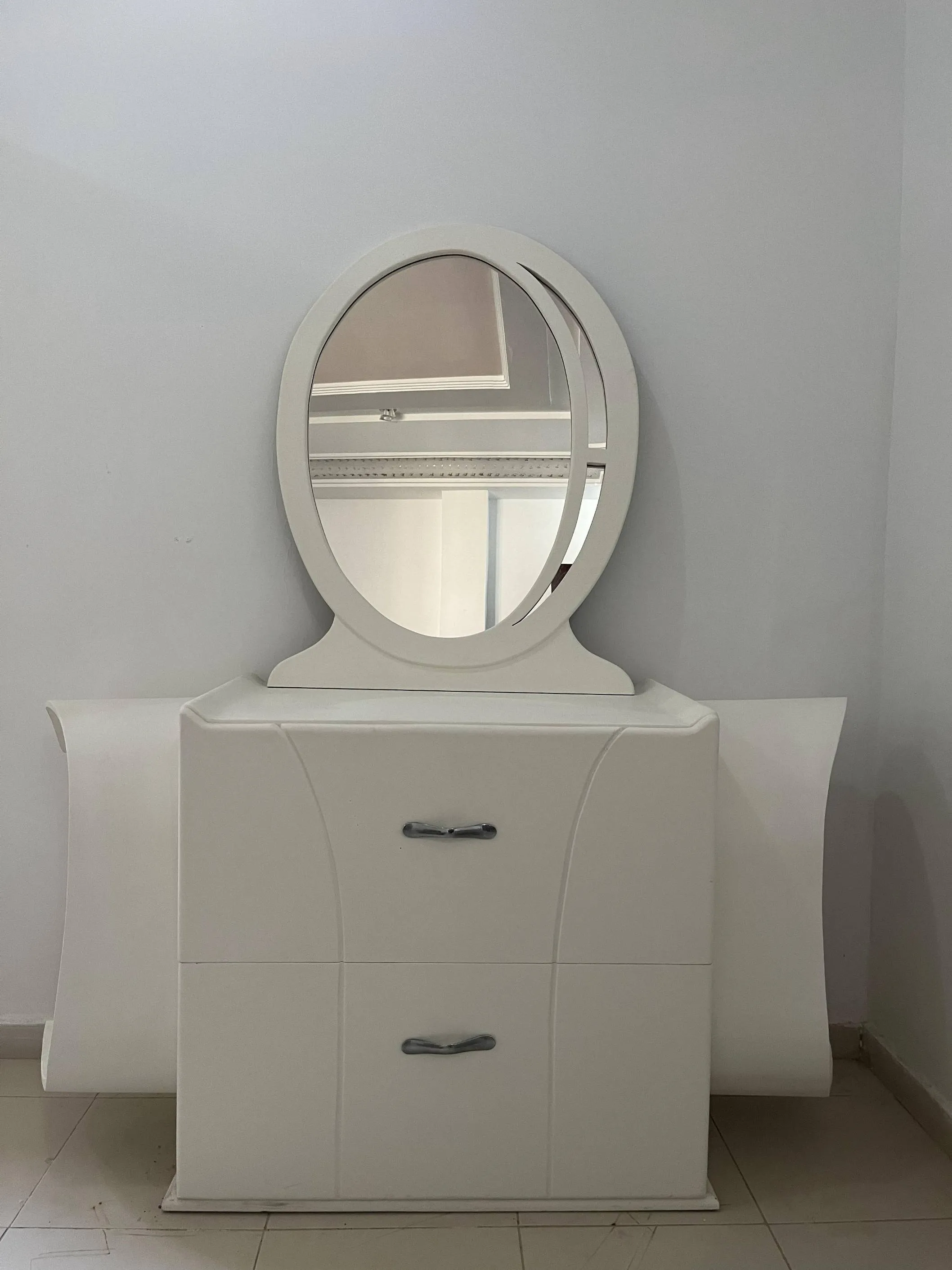 lit/canapé/coiffeuse avec miroir ovale