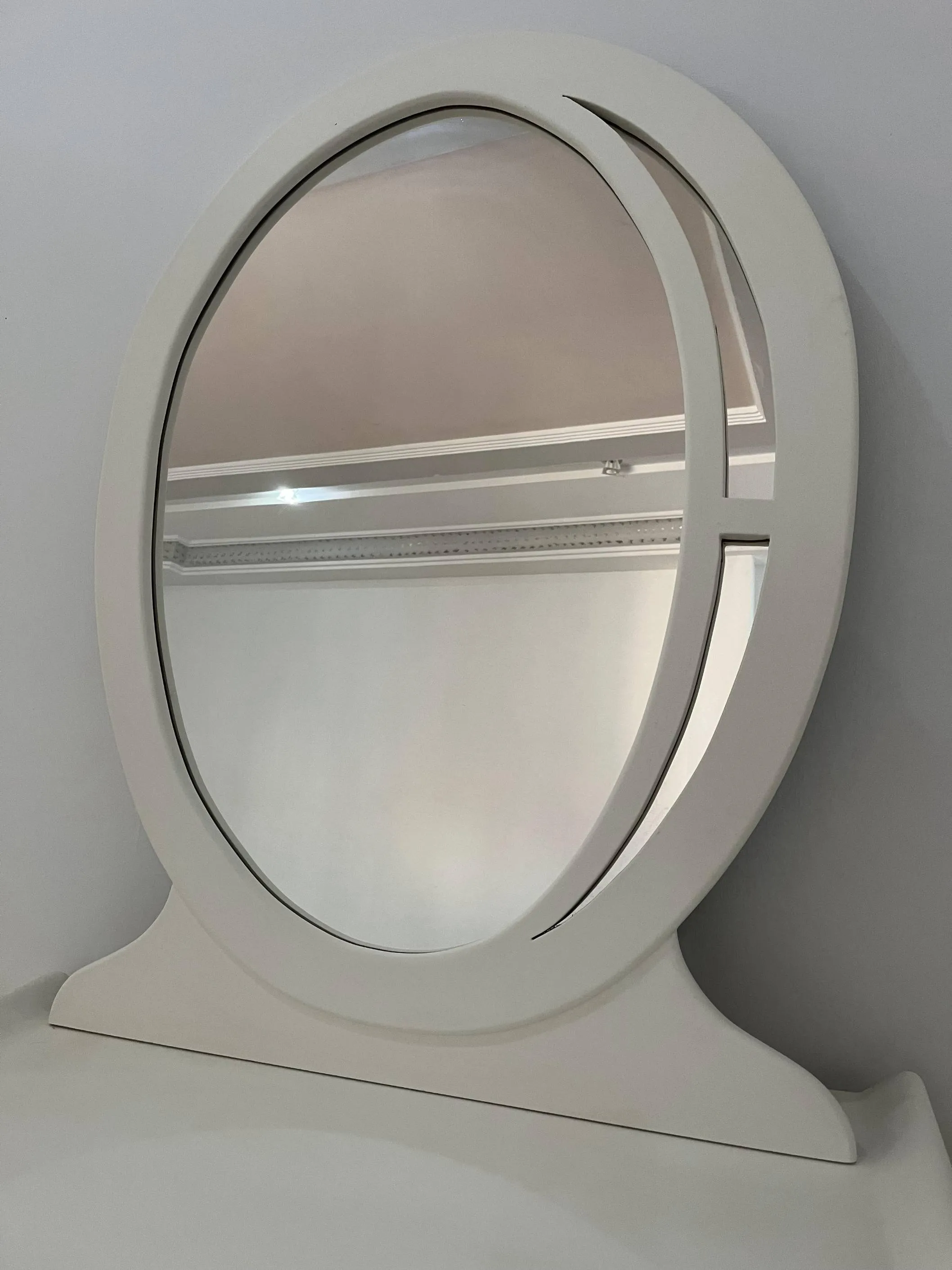 lit/canapé/coiffeuse avec miroir ovale