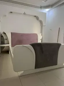 lit/canapé/coiffeuse avec miroir ovale