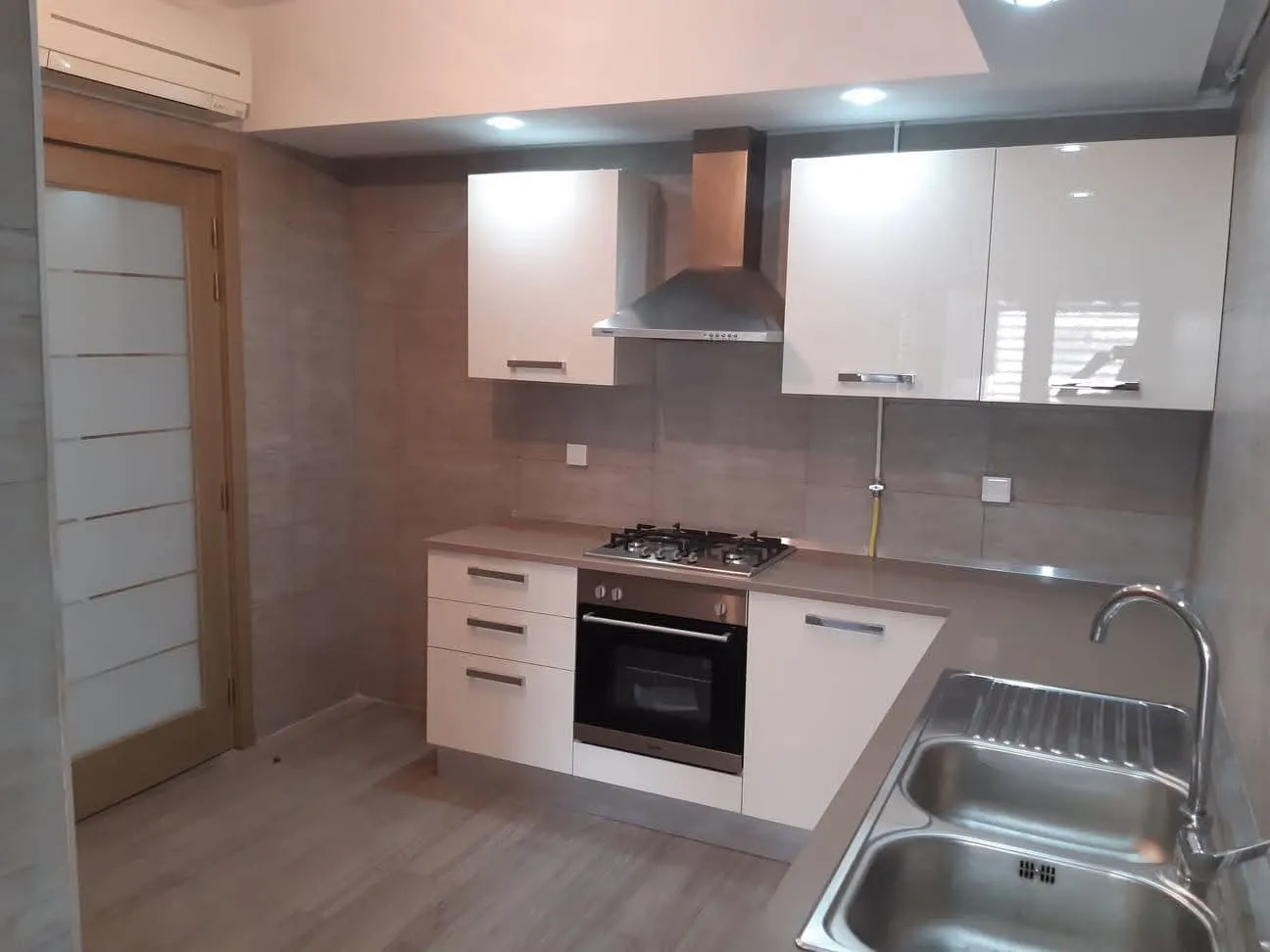 'un appartement s+2 haut standing au 3éme étage 