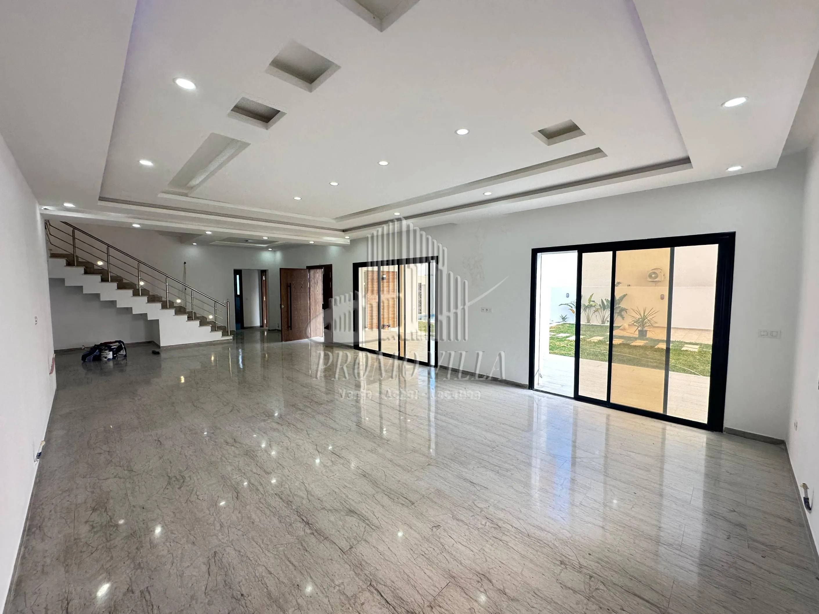 villa de haut standing jamais habituée à 500m de Marina Hammamet