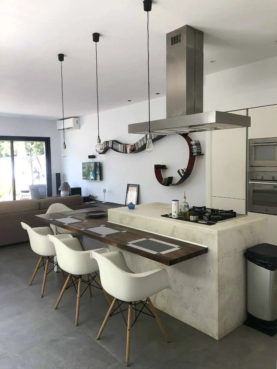 AL Belle villa avec piscine et jardin la soukra