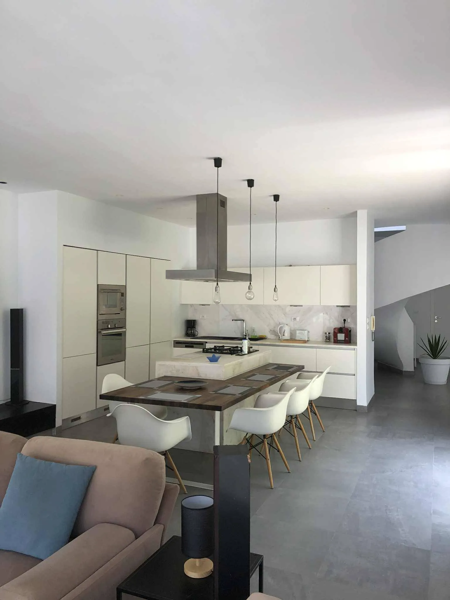 AL Belle villa avec piscine et jardin la soukra