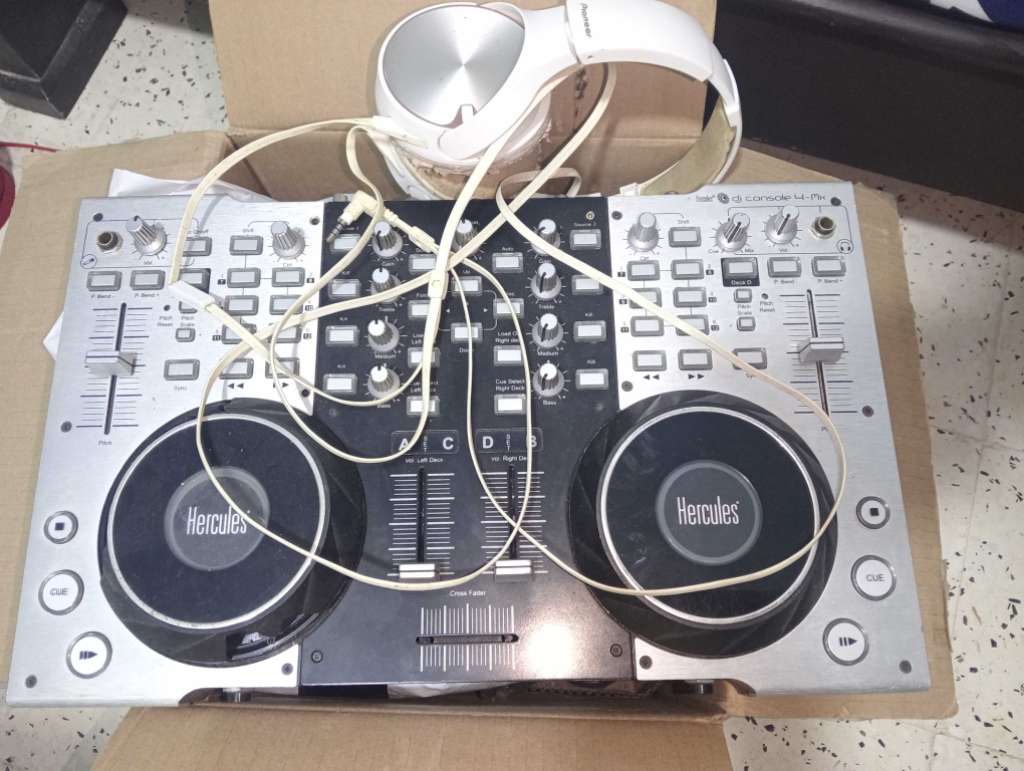 Contrôleur hercules avec casque Pioneer 