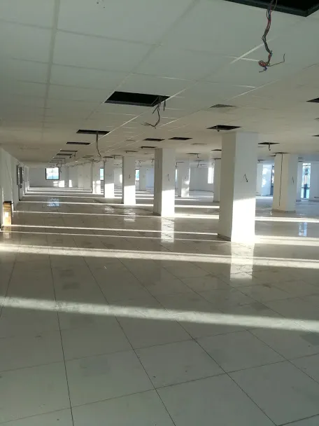 Spacieux open space 1300 m² à Charguia 2