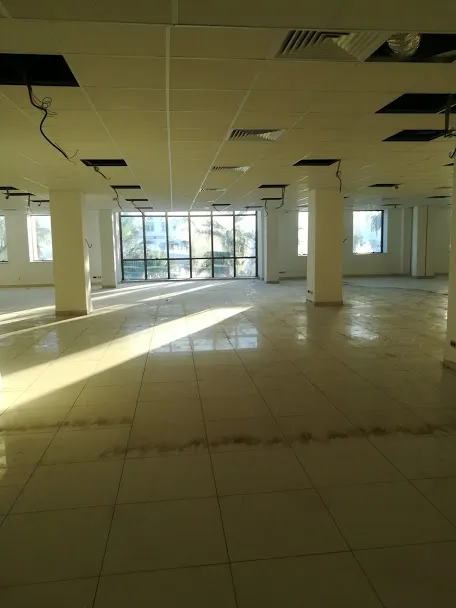 Spacieux open space 1300 m² à Charguia 2