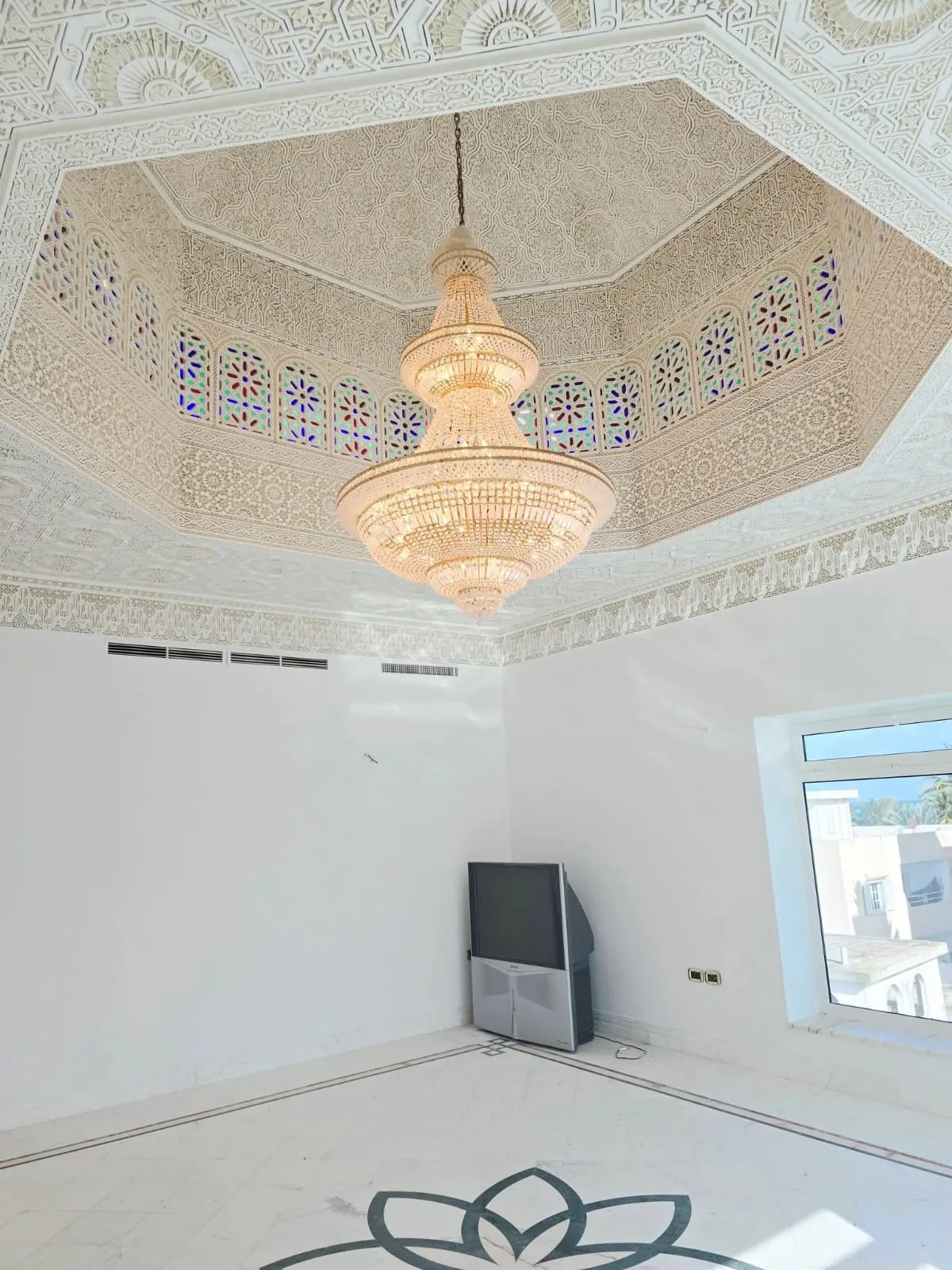 Villa de maitre à 3éme position de plage à Chatt-Mariem