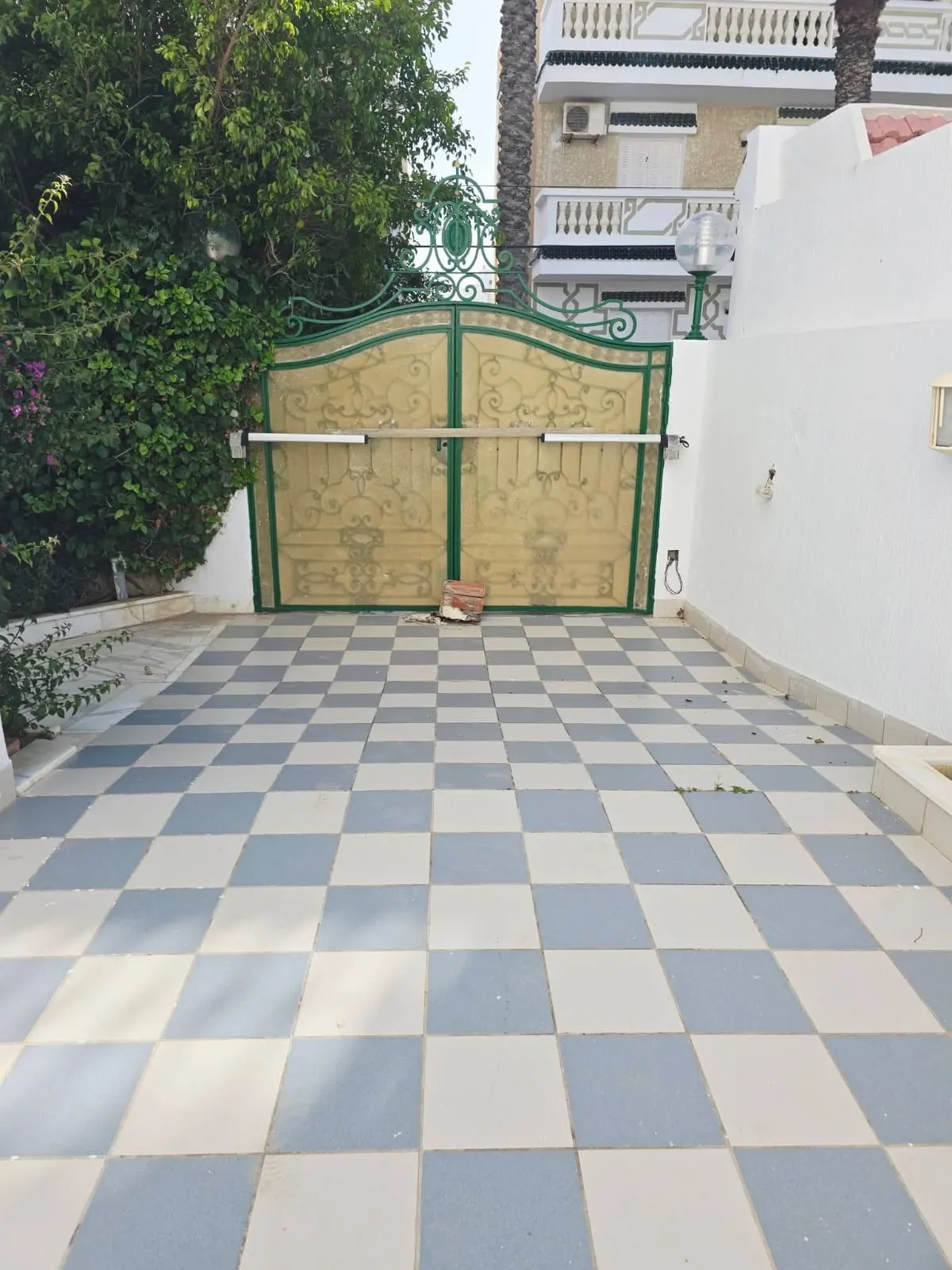 Villa de maitre à 3éme position de plage à Chatt-Mariem