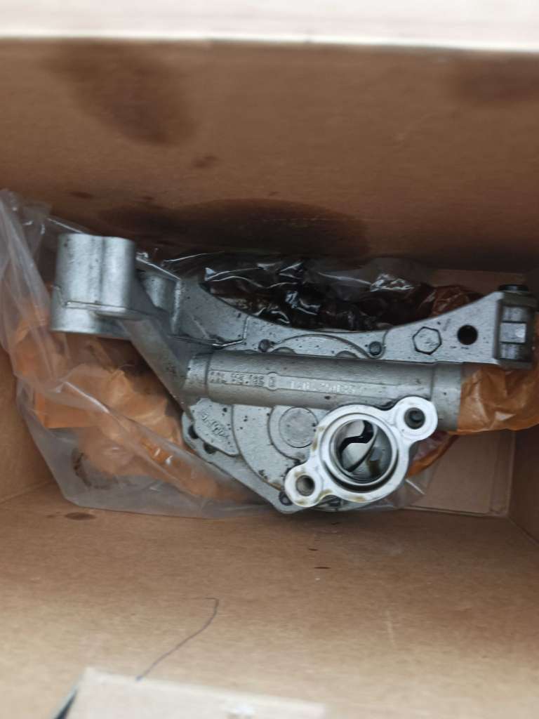 A vendre pompe à huile origine فولكس فاجن