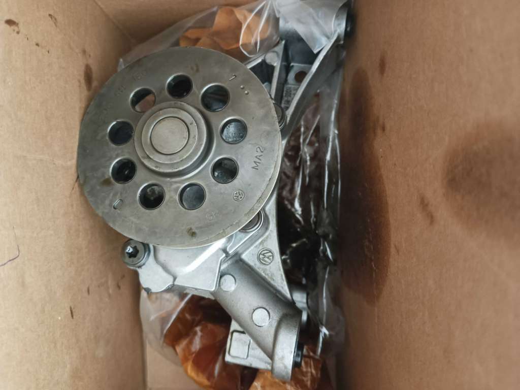 A vendre pompe à huile origine فولكس فاجن