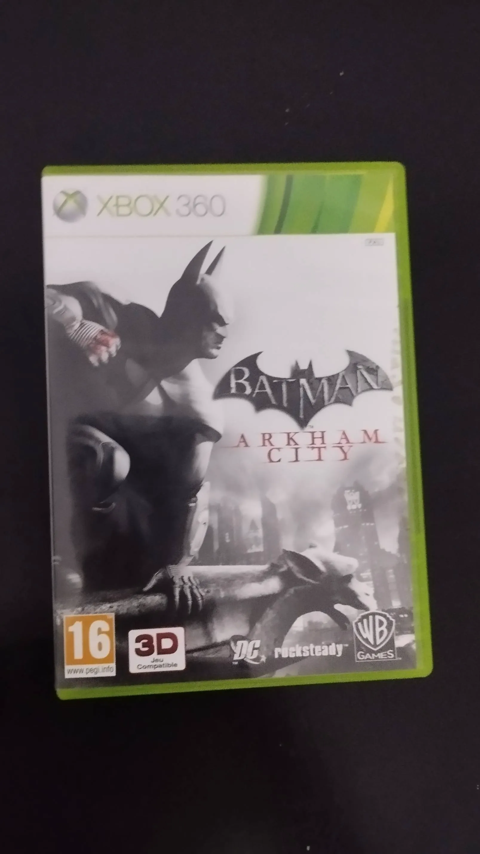 Xbox 360 avec deux manettes 🕹️ et 12 CD jeux vidéo 