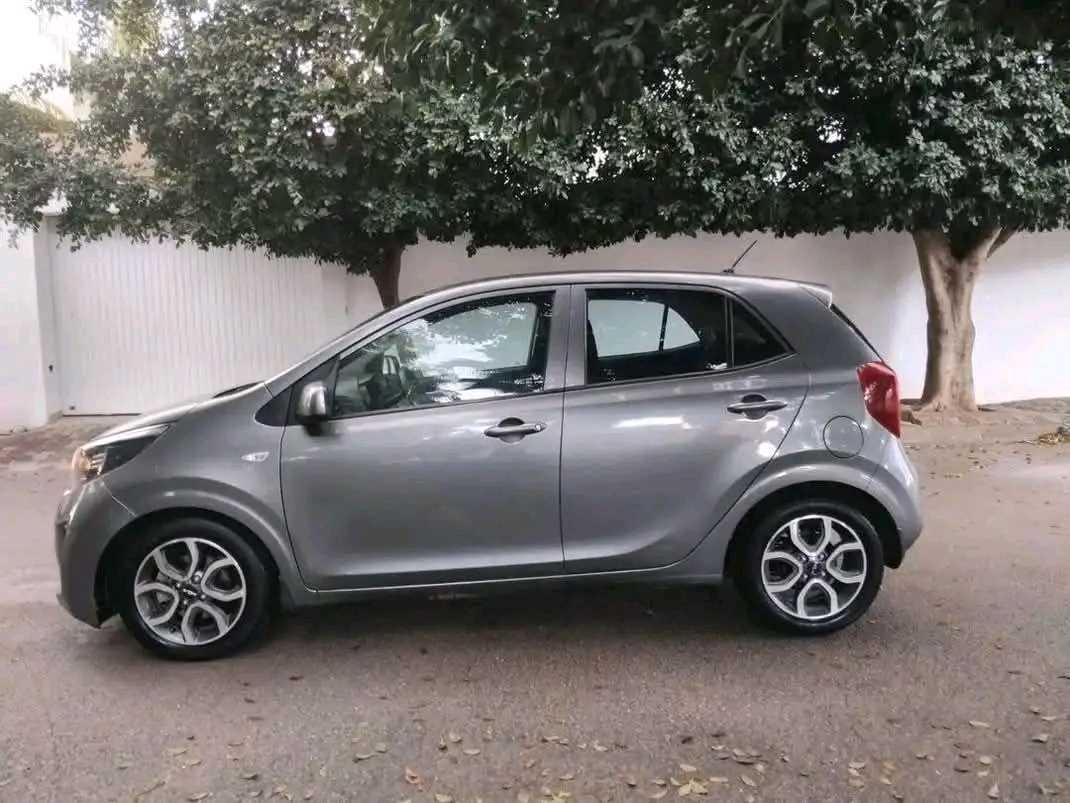 KIA PICANTO GT LINE PREMIÈRE MAIN TRÈS PROPRE 