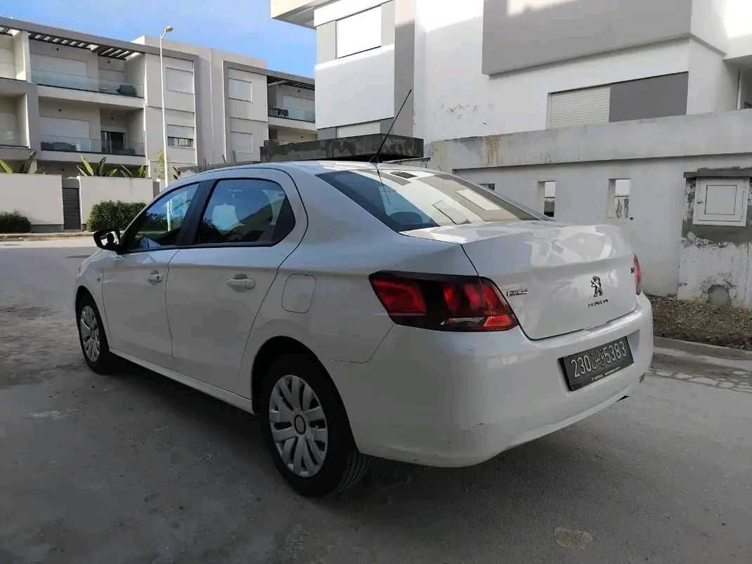 PEUGEOT 301 ACCESS PREMIÈRE MAIN