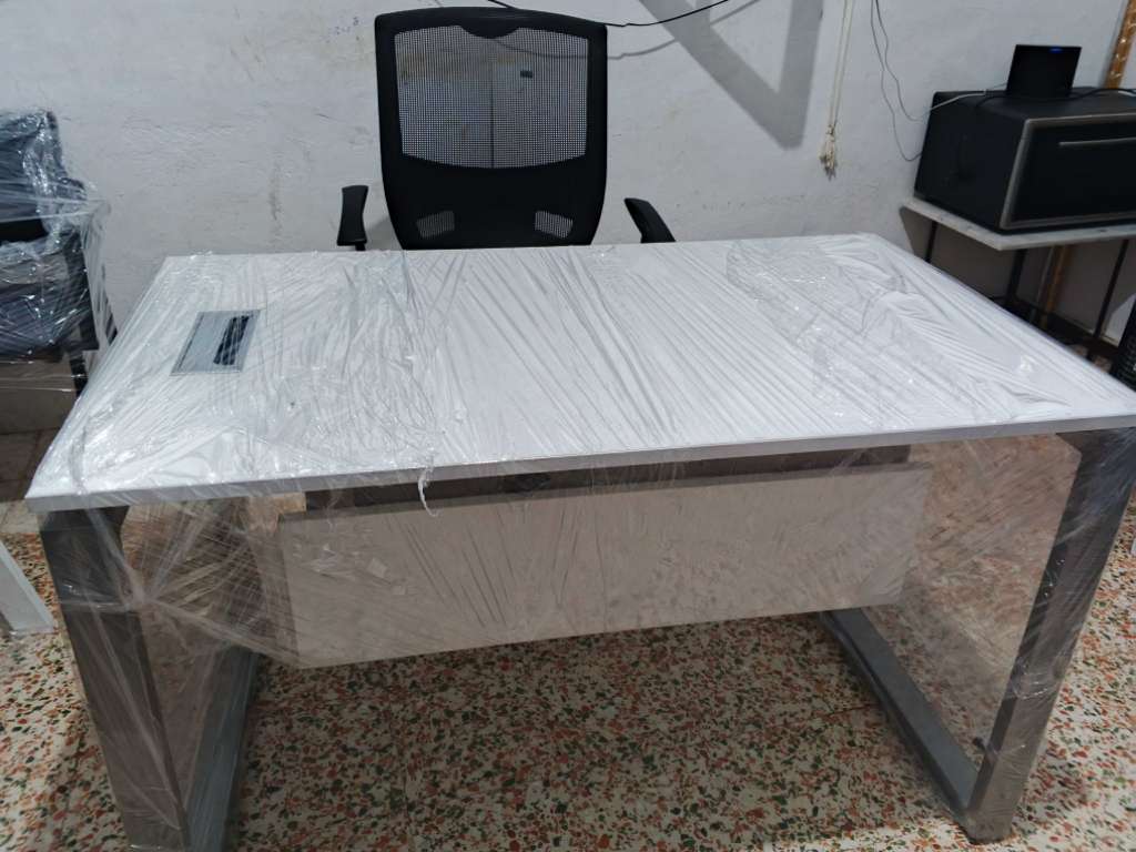 bureau avec chaise 