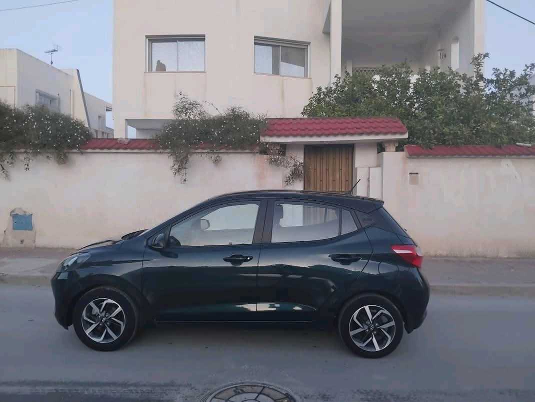HYANDAI GRAND I 10 PREMIÈRE MAIN EN EXCELLENT ÉTAT 