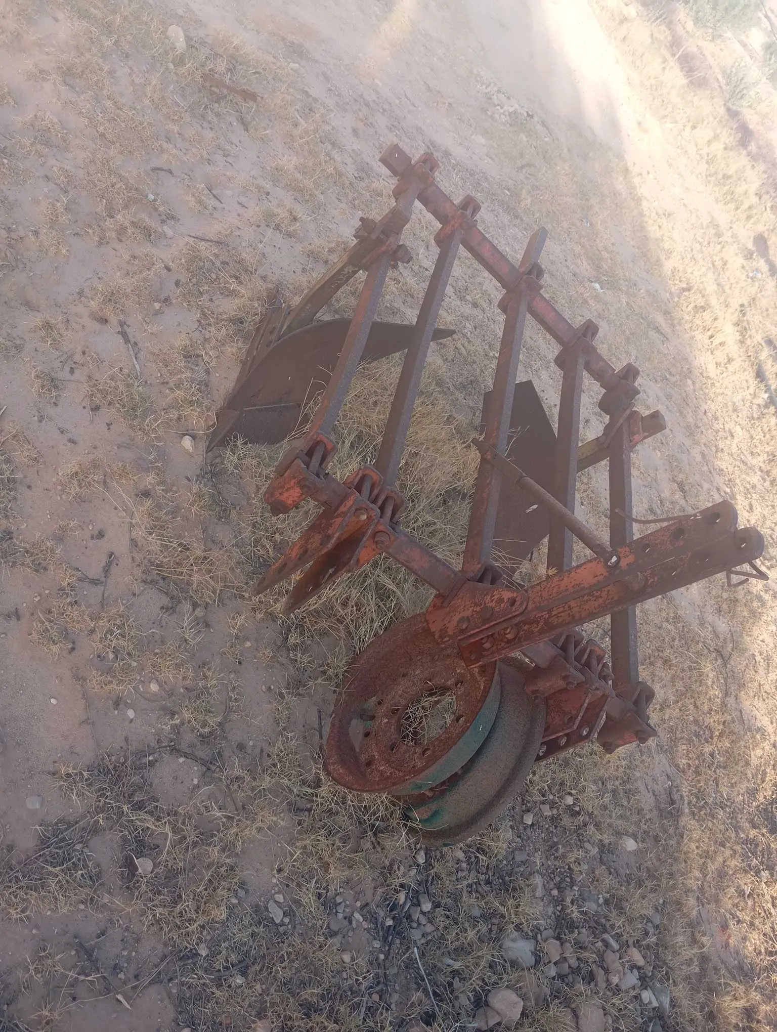 Tracteur Massey Ferguson 35 avec charrue