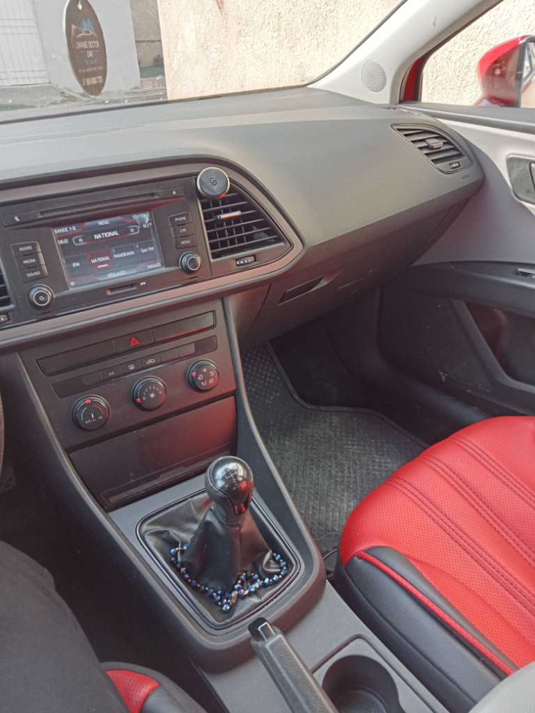 Seat Leon comme neuf 42500 tel: 22048088