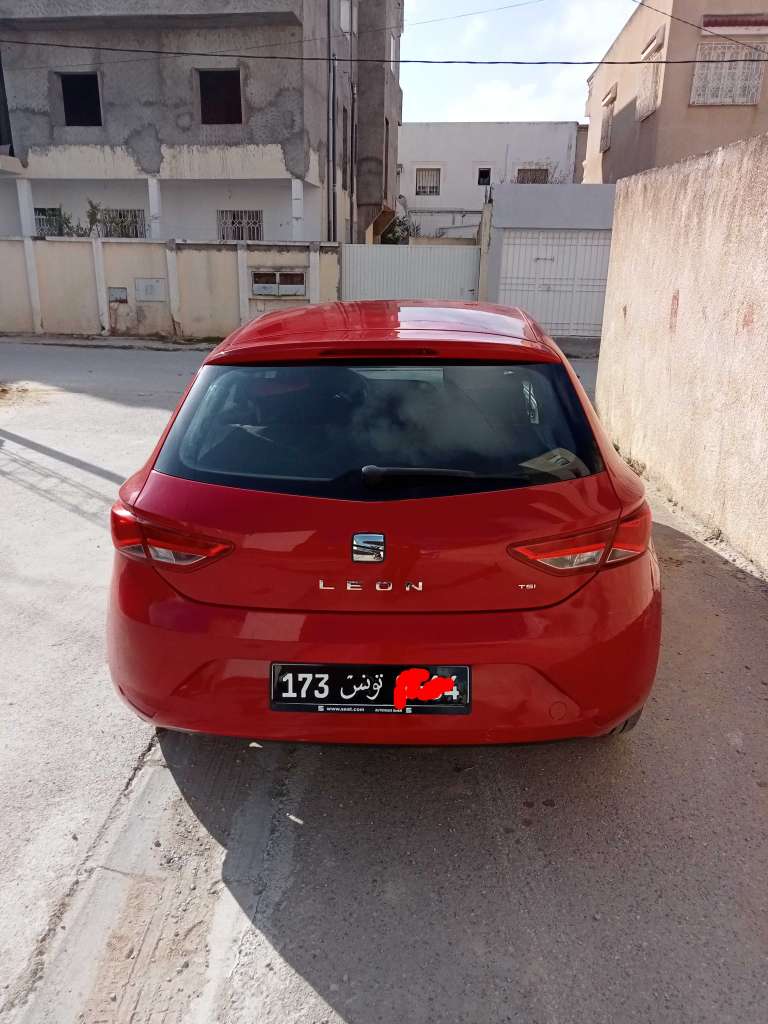 Seat Leon comme neuf 42500 tel: 22048088