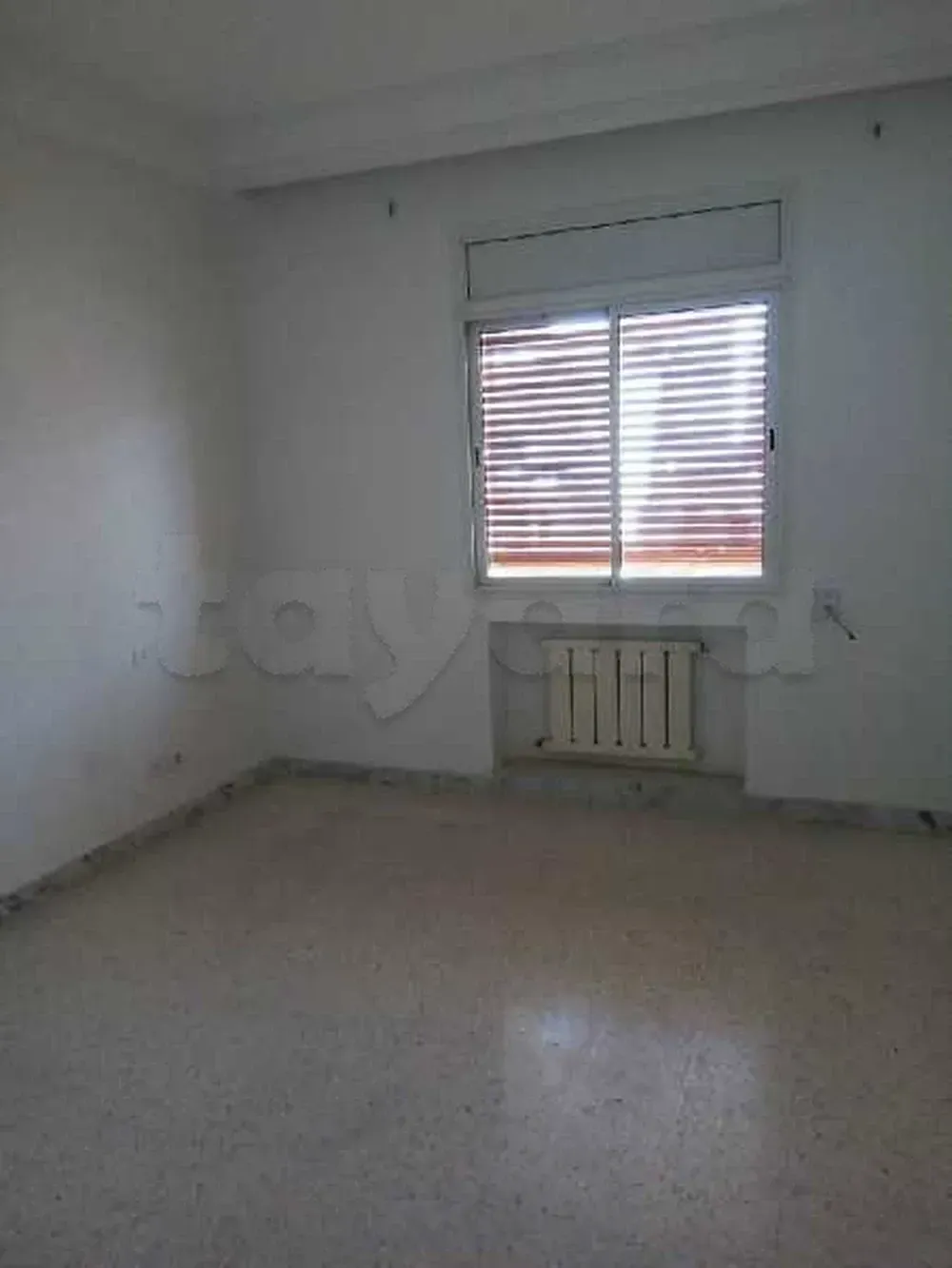 un appartement spacieux s+3 vide au 3éme étage(avec ascenseur) a louer a manzah 7 bis prés de la fontaine*