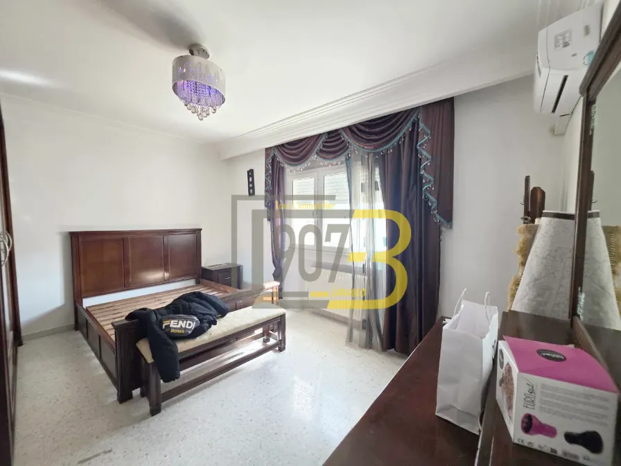 À louer : Un appartement S+4 vide à cité Ennasr